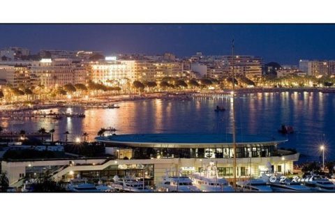 CANNES JEAN JAURES  MUR DE FOND DE COMMERCE SURFACE 134M2