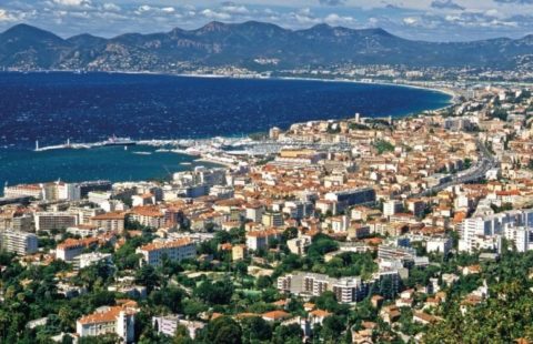 MOUGINS VILLA 1200M2 VUE MER TERRAIN 1200M2