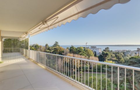CANNES CALIFORNIE T4 REFAIT A NEUF DE 160M2 VUE MER