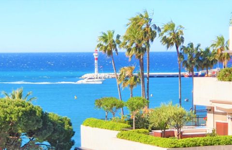 CANNES AU PIED DE LA CROISETTE T3 PENTHOUSE DE 91M2 TOIT TERRASSE DE 36M2 VUE MER
