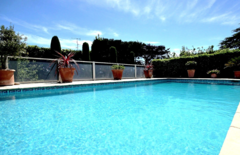 CANNES CENTRALE RARE, T5 DE 178M2  REZ DE JARDIN 900 M2, GRANDE PISCINE PRIVATIVE, VUE MER
