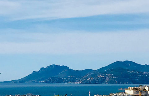 CANNES PENTHOUSE T4-T5 DE 140M2 TERRASSES 150M2 VUE MER PISCINE TENNIS
