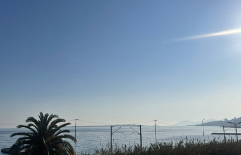 JUAN IMMEUBLE SUD INDIVIDUELLE DIVISÉ EN 3 T3 VUE MER PANORAMIQUE ET 2 GARAGES