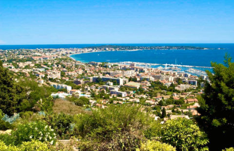 VALLAURIS CENTRE IMMEUBLE DE RAPPORT DE 400M2  2375€/m2