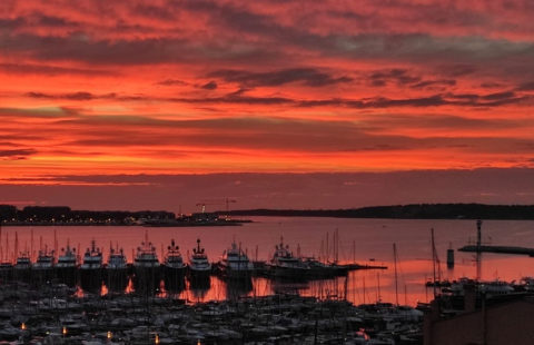 CANNES SUQUET T3 TRAVERSANT DUPLEX 75M2 VUE MER