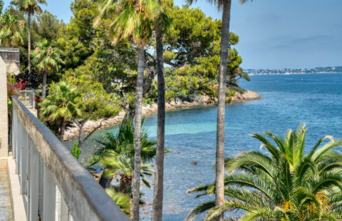 CANNES PIED DANS L’EAU PENTHOUSE T4 DE 85M2 VUE MER TERRASSE 44M2 SUR MER GARAGE