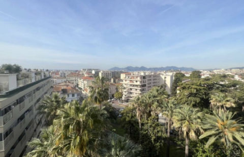 CANNES limite centre et plage Superbe penthouse T4 de 104m2 Terrasse 22m2 sud vue Mer Garage cave