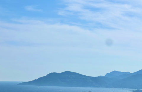 LE CANNET LIMITE CANNES T3/T4 DE 70M2 SUD OUEST TERRASSE 13 M2 VUE MER PARKING CAVE 4M2 3898€/M2