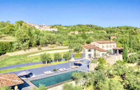 TOURRETTES BASTIDE T8 DE 360M2 SUR 28000M2 AVEC PISCINE GARAGE 8 VOITURES