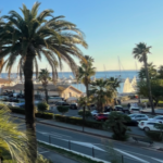 SAINT RAPHAËL BORD DE MER  T2 DE 45M2 VUE  MER TERRASSE PARKING